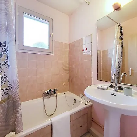 Otentic Flamant 4 People - 1 Bedroom - Parking Fréjus
